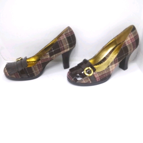 RAMPAGE Retro Wool & Patent Front Buckle Pumps EUC - Picture 2 of 8